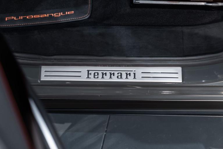 http://www.koenigseggchicago.com/galleria_images/139/139_p52_f.jpg