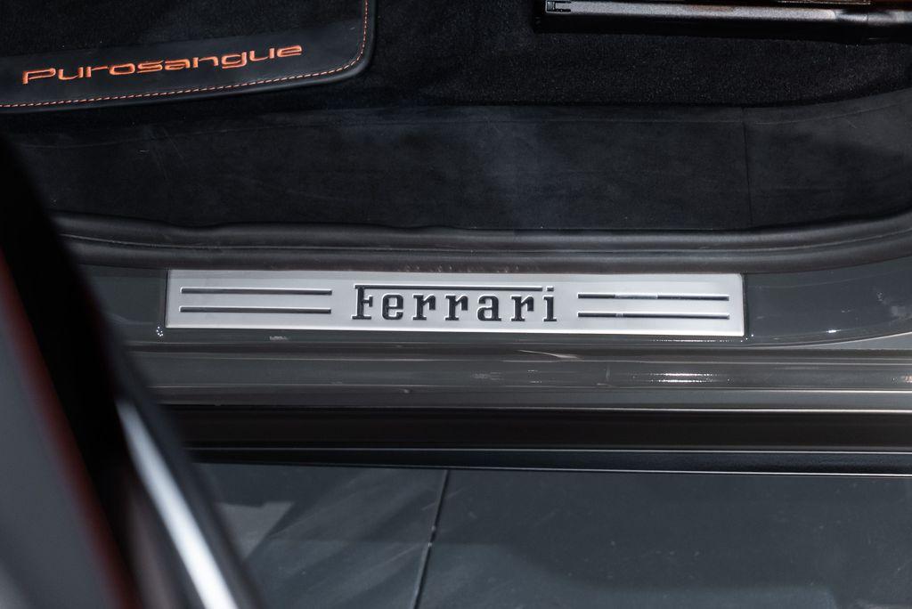 http://www.koenigseggchicago.com/galleria_images/139/139_p52_l.jpg