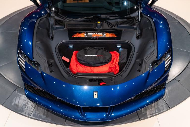 http://www.koenigseggchicago.com/galleria_images/140/140_p15_f.jpg