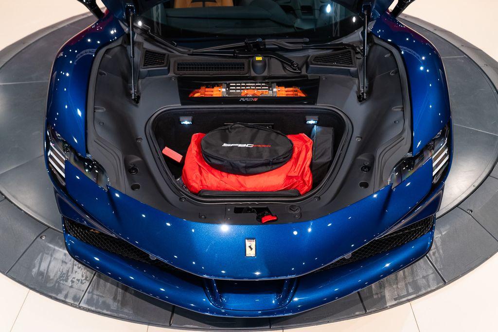 http://www.koenigseggchicago.com/galleria_images/140/140_p15_l.jpg