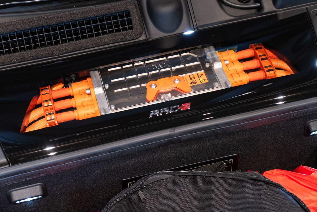 http://www.koenigseggchicago.com/galleria_images/140/140_p17_l.jpg