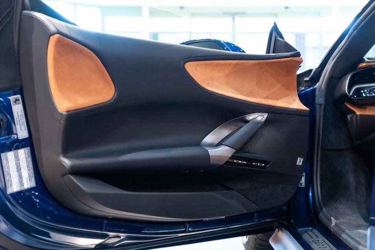 http://www.koenigseggchicago.com/galleria_images/140/140_p20_f.jpg