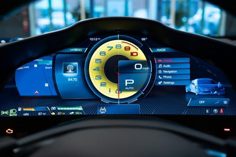 http://www.koenigseggchicago.com/galleria_images/140/140_p23_f.jpg