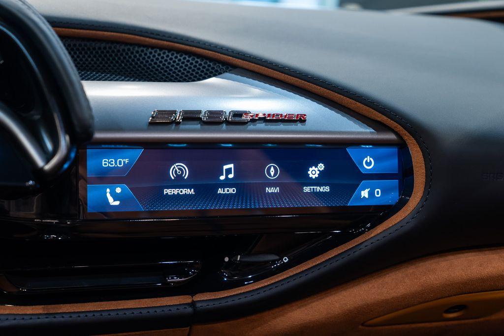 http://www.koenigseggchicago.com/galleria_images/140/140_p30_l.jpg