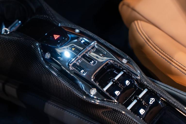 http://www.koenigseggchicago.com/galleria_images/140/140_p32_f.jpg