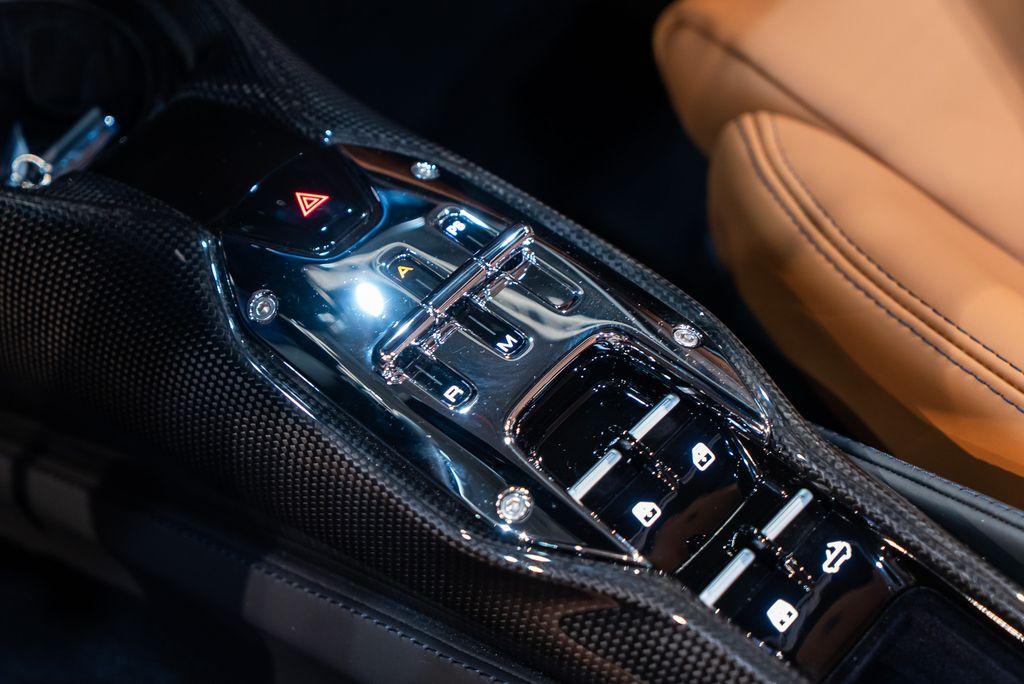 http://www.koenigseggchicago.com/galleria_images/140/140_p32_l.jpg