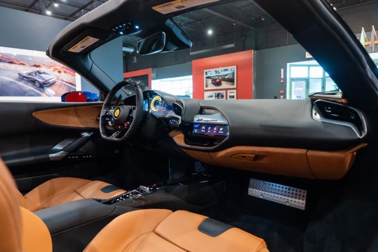 http://www.koenigseggchicago.com/galleria_images/140/140_p33_f.jpg