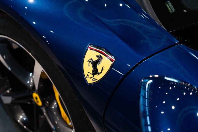 http://www.koenigseggchicago.com/galleria_images/140/140_p38_f.jpg