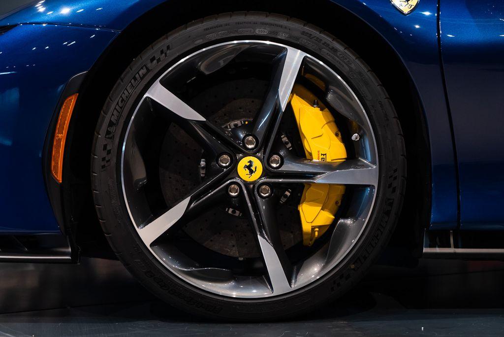 http://www.koenigseggchicago.com/galleria_images/140/140_p39_l.jpg