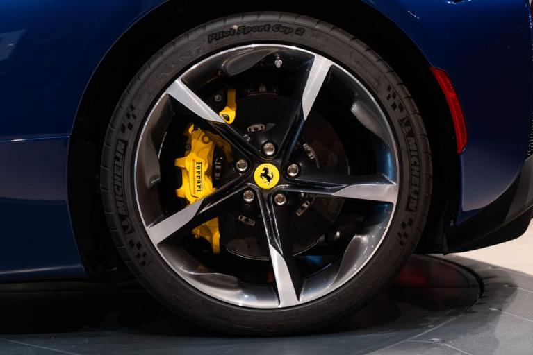 http://www.koenigseggchicago.com/galleria_images/140/140_p40_f.jpg