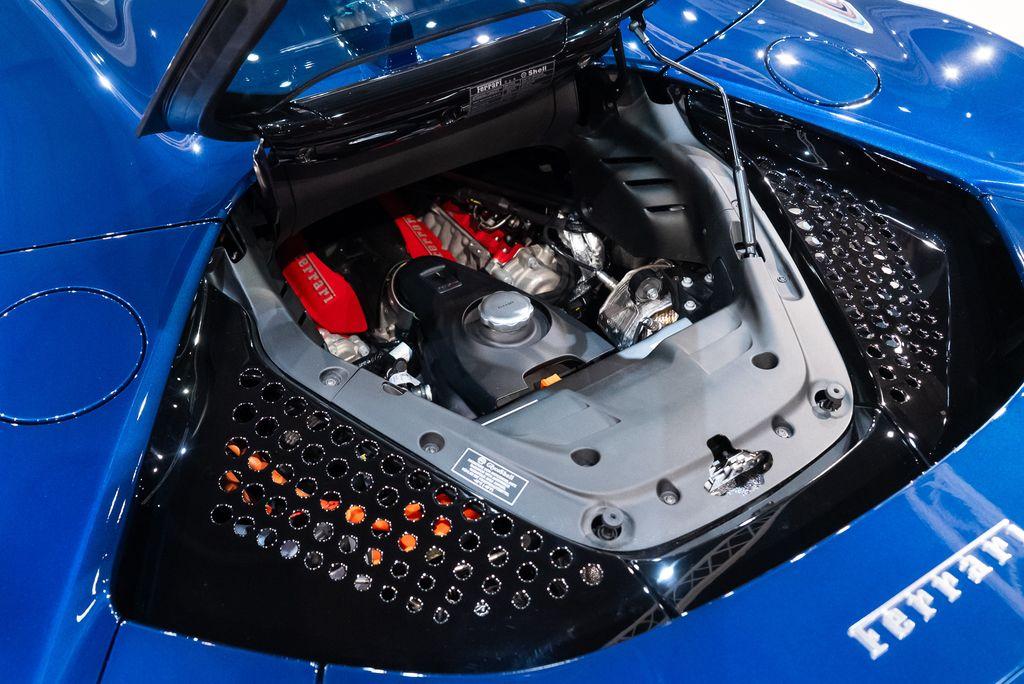 http://www.koenigseggchicago.com/galleria_images/140/140_p43_l.jpg