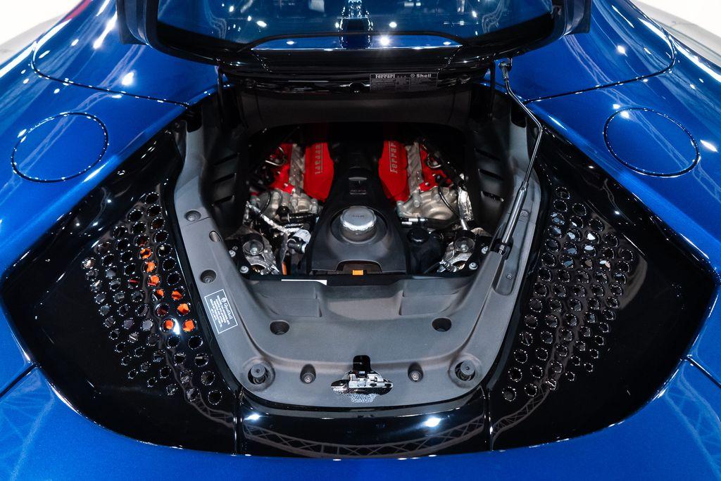 http://www.koenigseggchicago.com/galleria_images/140/140_p44_l.jpg