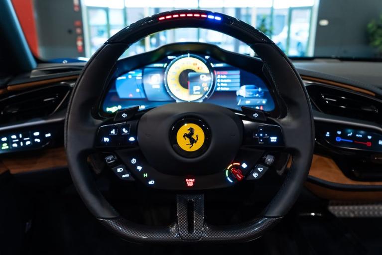 http://www.koenigseggchicago.com/galleria_images/140/140_p5_f.jpg