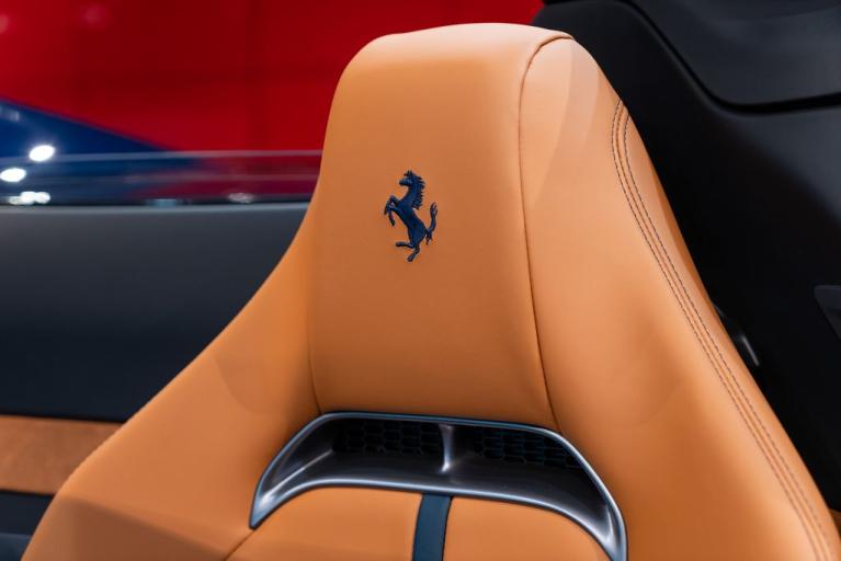 http://www.koenigseggchicago.com/galleria_images/140/140_p6_f.jpg