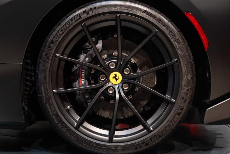 http://www.koenigseggchicago.com/galleria_images/141/141_p14_f.jpg