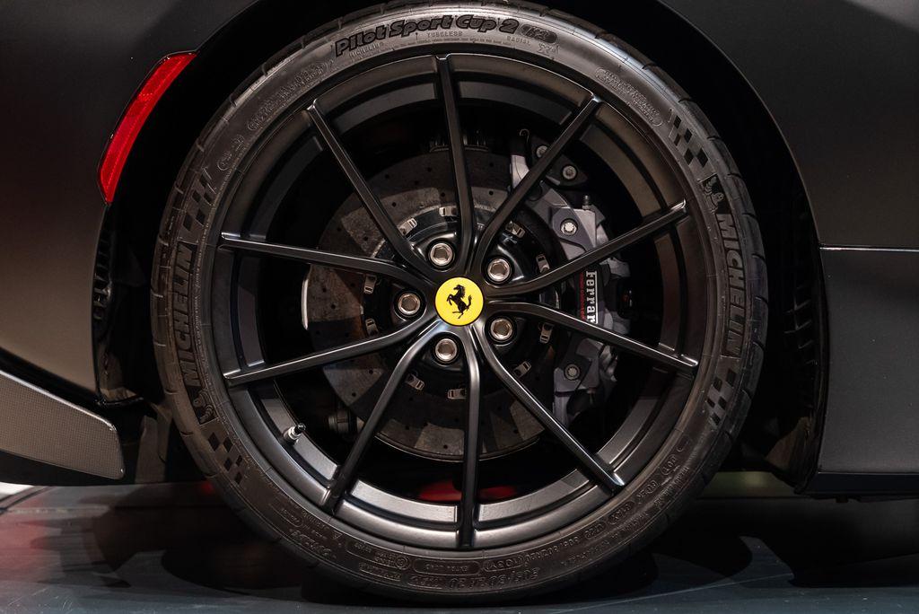 http://www.koenigseggchicago.com/galleria_images/141/141_p15_l.jpg