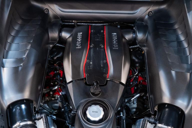 http://www.koenigseggchicago.com/galleria_images/141/141_p20_f.jpg