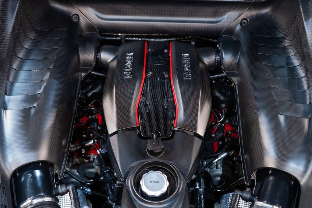 http://www.koenigseggchicago.com/galleria_images/141/141_p20_l.jpg