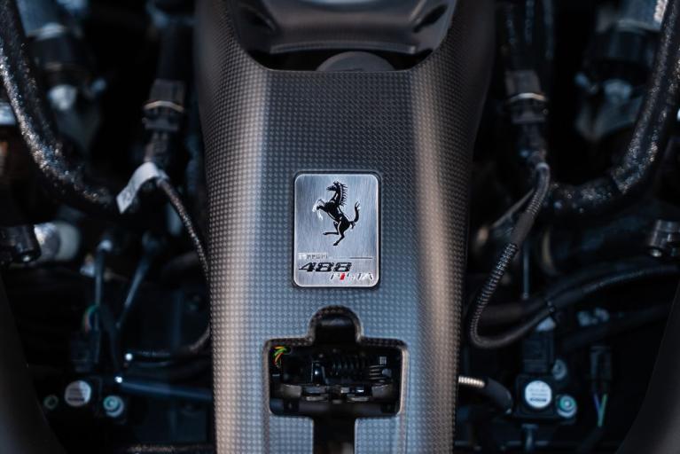 http://www.koenigseggchicago.com/galleria_images/141/141_p21_f.jpg