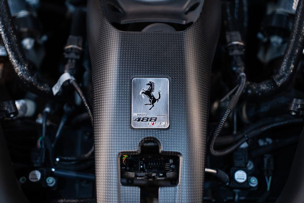 http://www.koenigseggchicago.com/galleria_images/141/141_p21_l.jpg