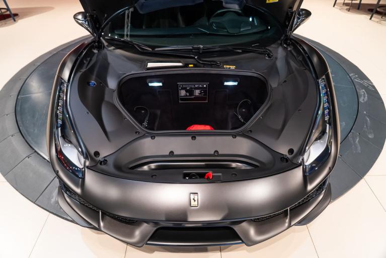 http://www.koenigseggchicago.com/galleria_images/141/141_p24_f.jpg