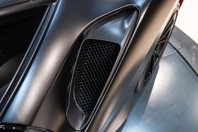http://www.koenigseggchicago.com/galleria_images/141/141_p28_f.jpg