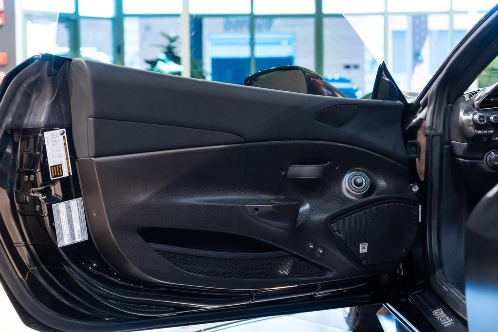 http://www.koenigseggchicago.com/galleria_images/141/141_p29_l.jpg