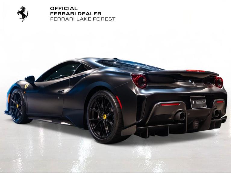 http://www.koenigseggchicago.com/galleria_images/141/141_p2_f.jpg