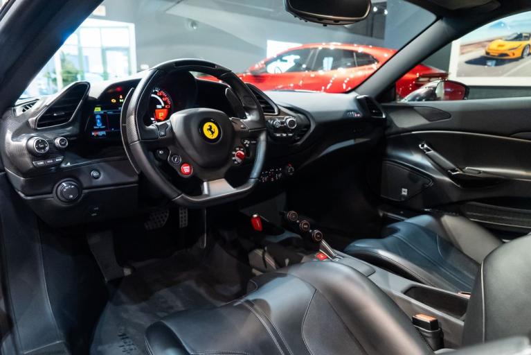 http://www.koenigseggchicago.com/galleria_images/141/141_p32_f.jpg