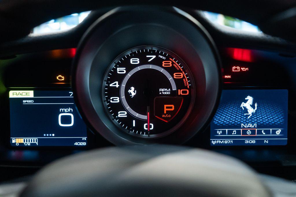 http://www.koenigseggchicago.com/galleria_images/141/141_p33_l.jpg