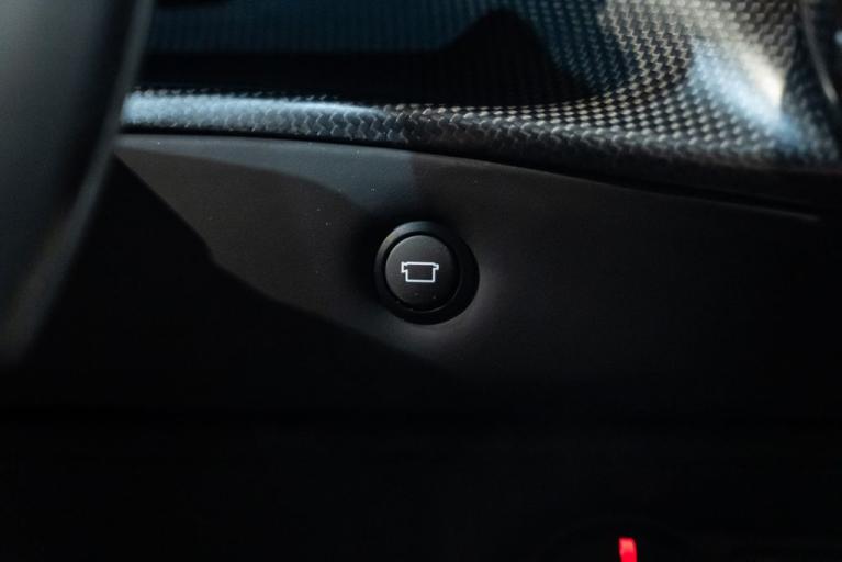 http://www.koenigseggchicago.com/galleria_images/141/141_p40_f.jpg