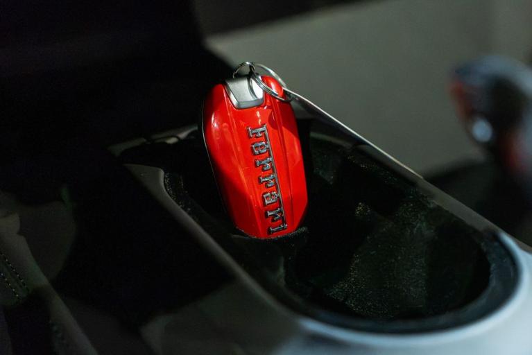 http://www.koenigseggchicago.com/galleria_images/141/141_p42_f.jpg