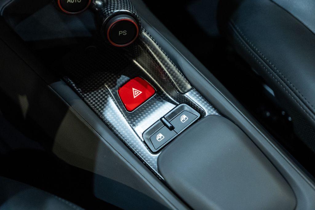 http://www.koenigseggchicago.com/galleria_images/141/141_p44_l.jpg