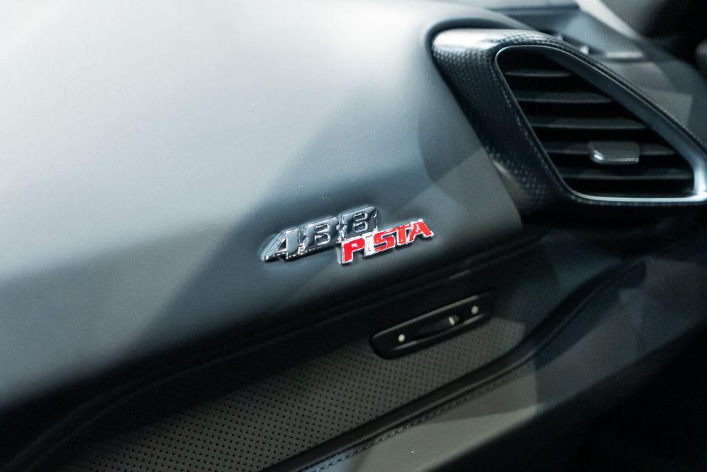 http://www.koenigseggchicago.com/galleria_images/141/141_p45_l.jpg