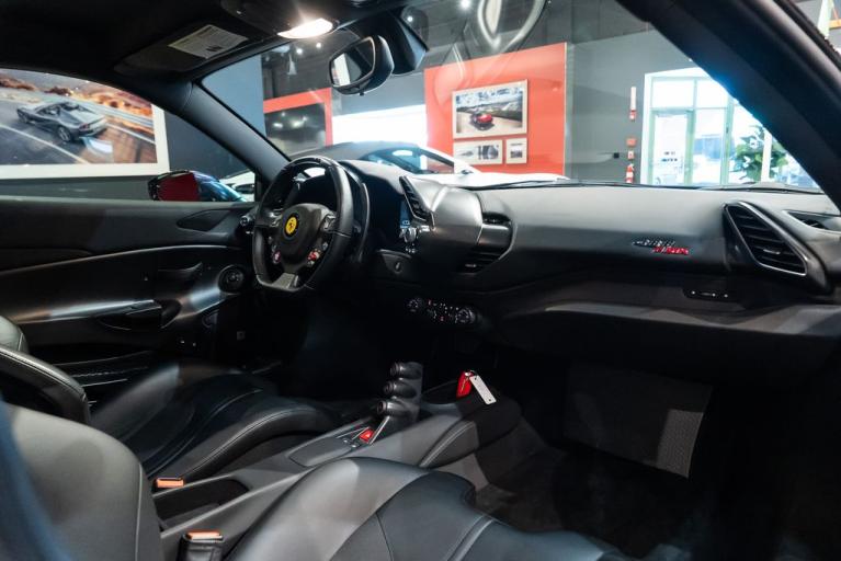 http://www.koenigseggchicago.com/galleria_images/141/141_p46_f.jpg