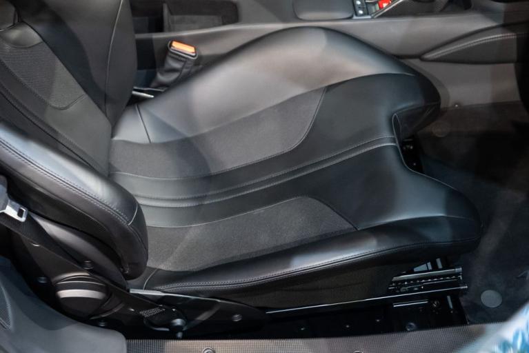 http://www.koenigseggchicago.com/galleria_images/141/141_p47_f.jpg