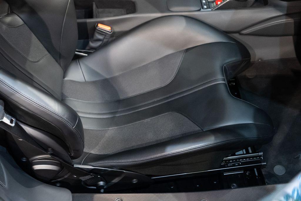http://www.koenigseggchicago.com/galleria_images/141/141_p47_l.jpg