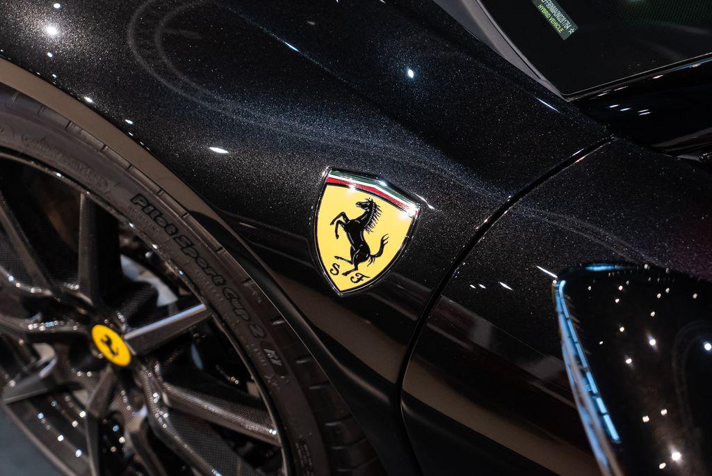 http://www.koenigseggchicago.com/galleria_images/142/142_p12_l.jpg