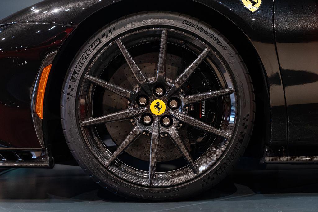 http://www.koenigseggchicago.com/galleria_images/142/142_p13_l.jpg