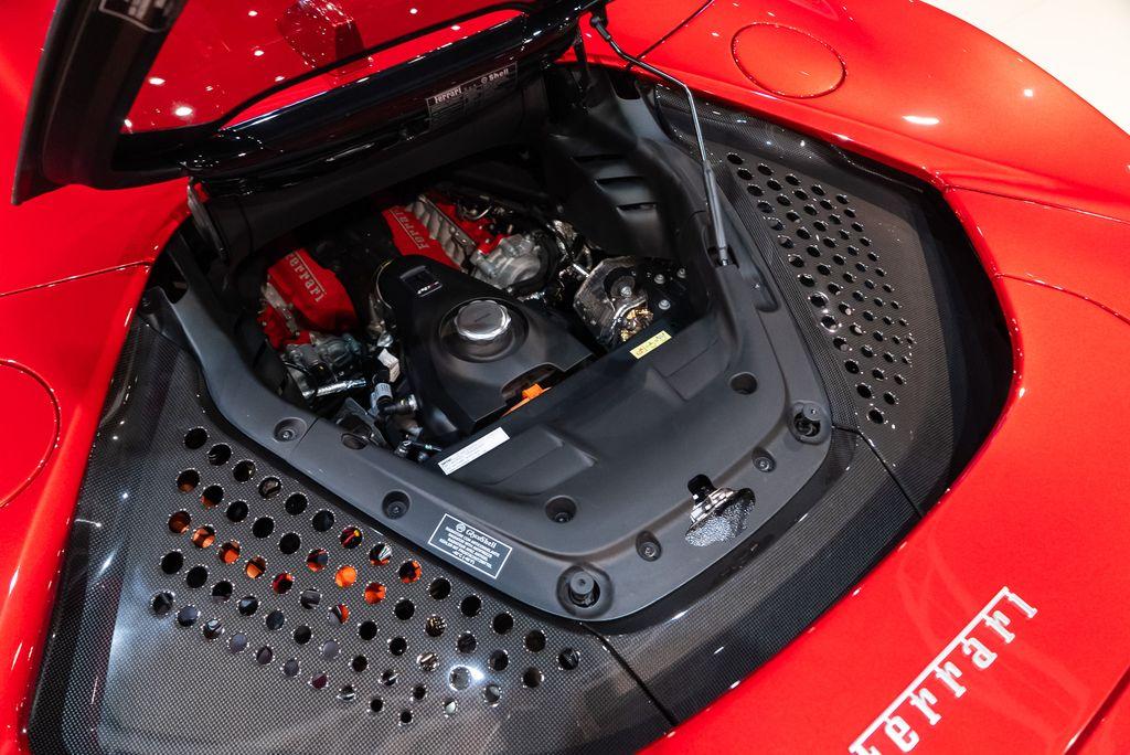 http://www.koenigseggchicago.com/galleria_images/142/142_p17_l.jpg