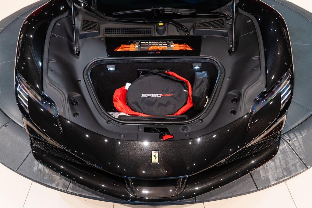 http://www.koenigseggchicago.com/galleria_images/142/142_p21_l.jpg