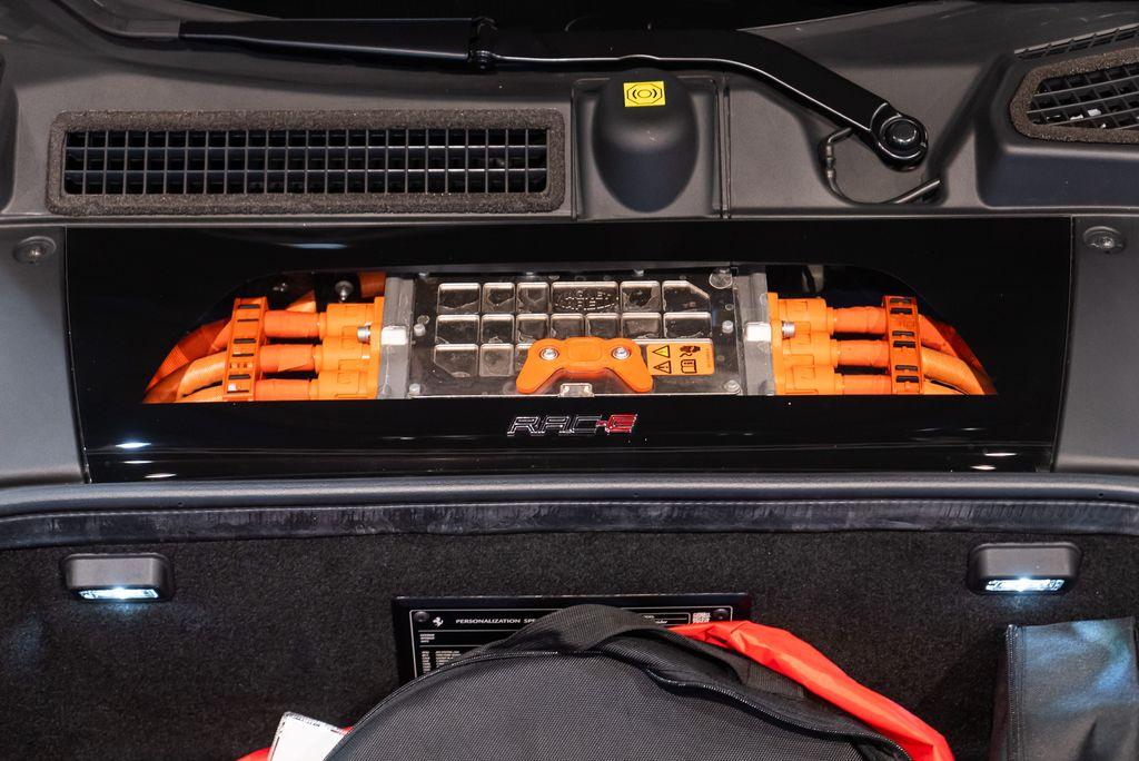 http://www.koenigseggchicago.com/galleria_images/142/142_p23_l.jpg
