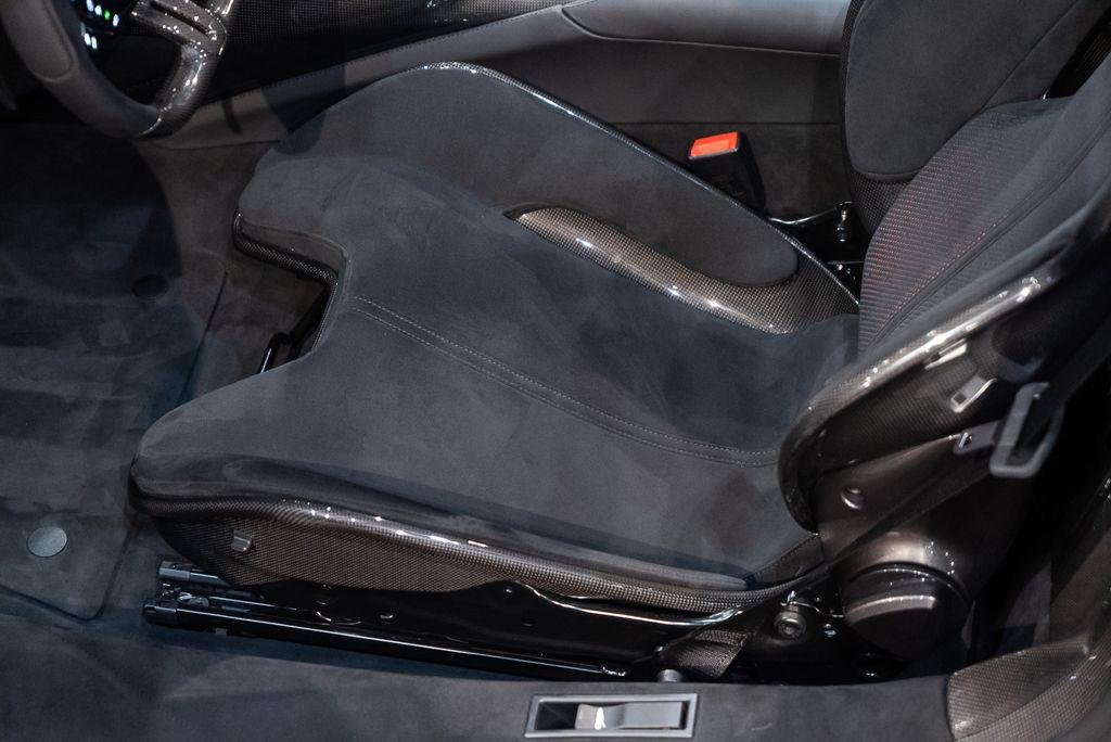 http://www.koenigseggchicago.com/galleria_images/142/142_p28_l.jpg