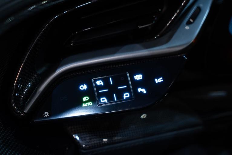 http://www.koenigseggchicago.com/galleria_images/142/142_p34_f.jpg