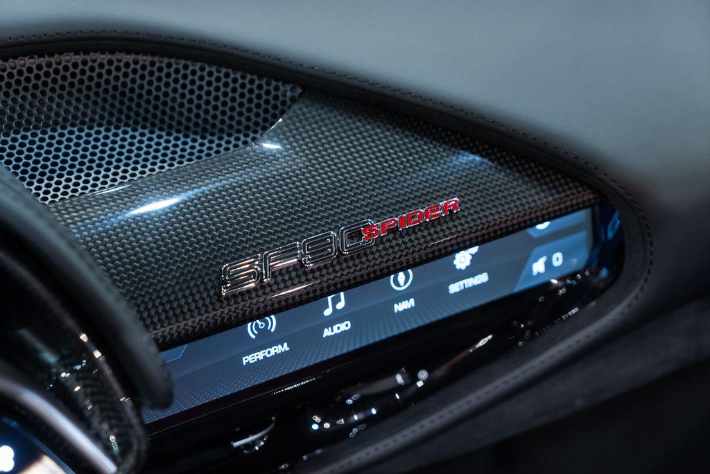 http://www.koenigseggchicago.com/galleria_images/142/142_p36_l.jpg