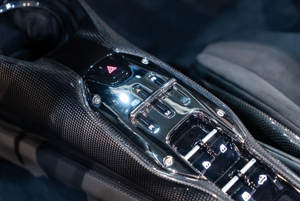 http://www.koenigseggchicago.com/galleria_images/142/142_p38_l.jpg