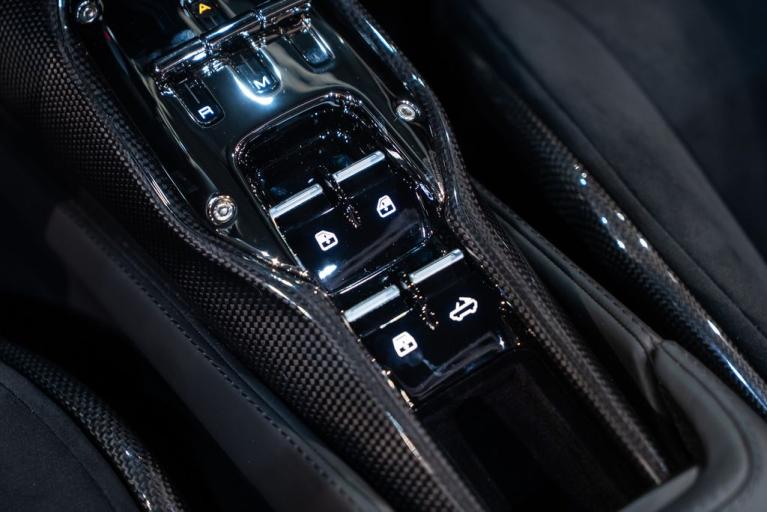 http://www.koenigseggchicago.com/galleria_images/142/142_p39_f.jpg