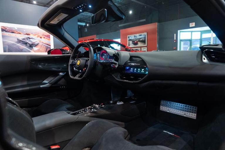 http://www.koenigseggchicago.com/galleria_images/142/142_p40_f.jpg