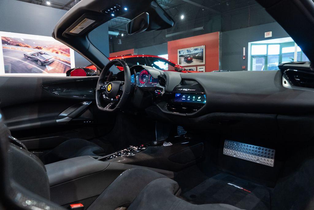 http://www.koenigseggchicago.com/galleria_images/142/142_p40_l.jpg