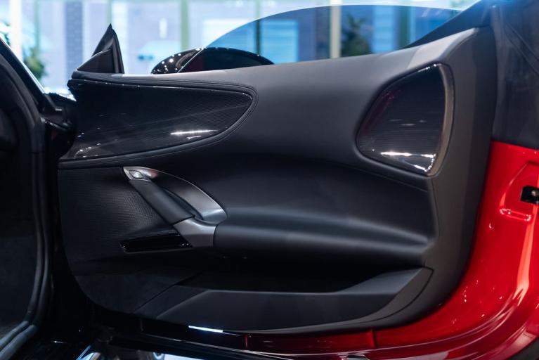 http://www.koenigseggchicago.com/galleria_images/142/142_p43_f.jpg